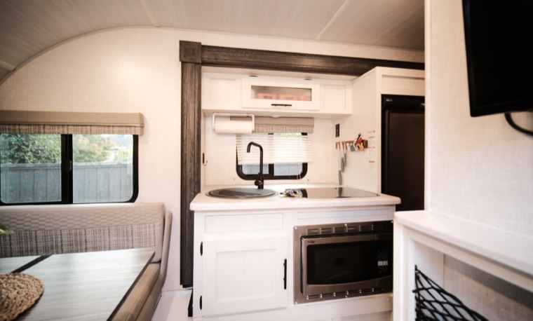 Kitchen with sink, two-burner induction cooktop and a microwave